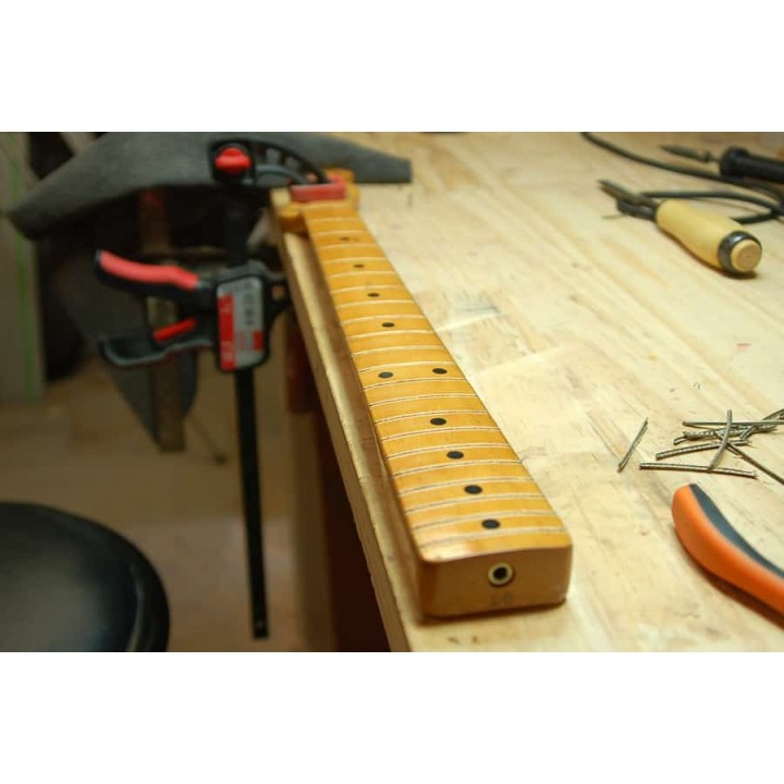 Refrettage guitare et basse 4 ou 5 cordes touche "mapple"